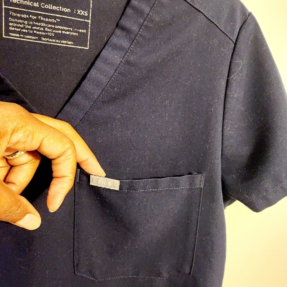FIGS | Women's Navy Blue V-Neck One Pocket Catarina Scrubs Top (Size XXS) - Picture 5 of 12